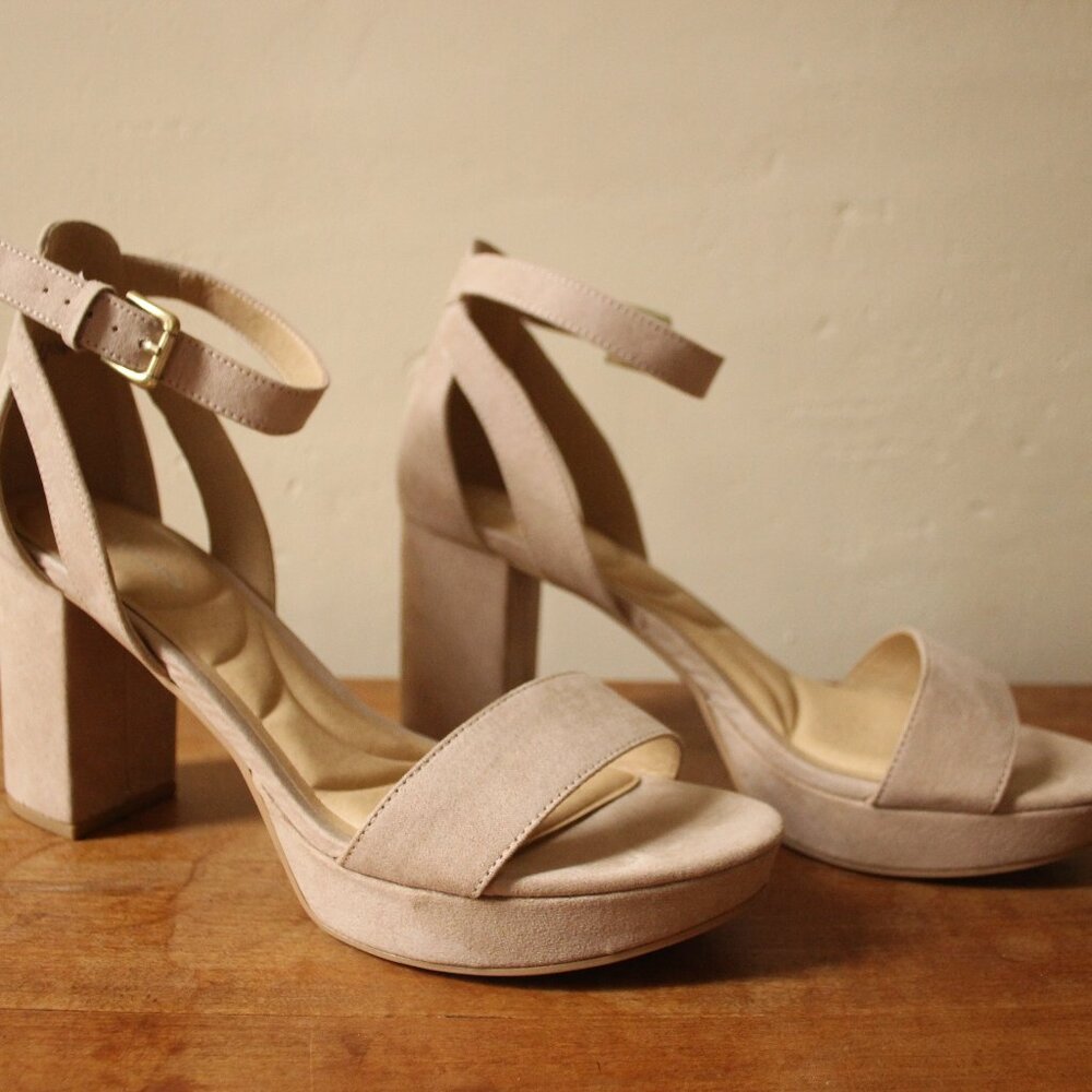 Taupe / Nude heels • size 8.5 • perfect condition